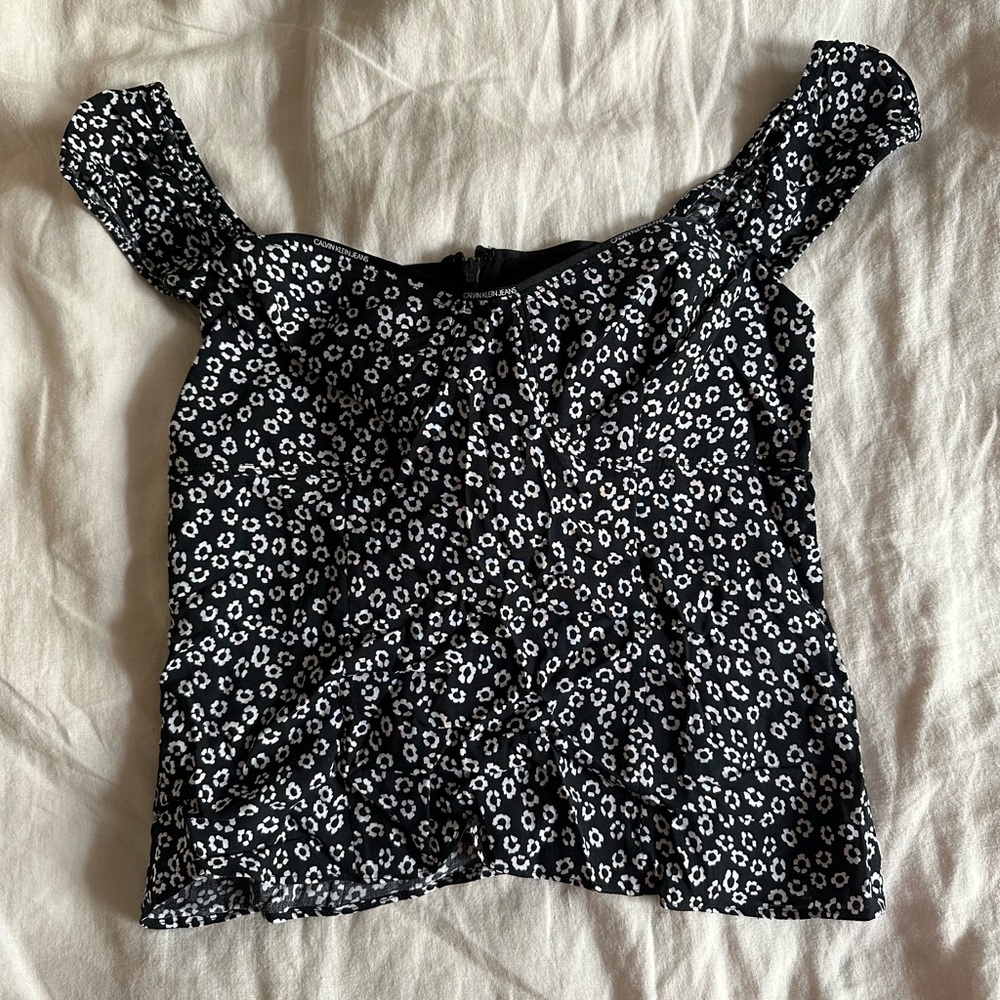 NWT Daisy Print Top